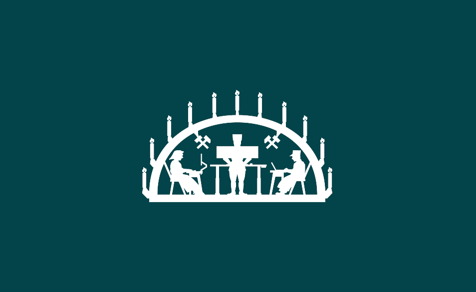 Ein erzgebirgischer Schwibbogen mit PC-Arbeitsplätzen als Symbol für Webdesign im Erzgebirge