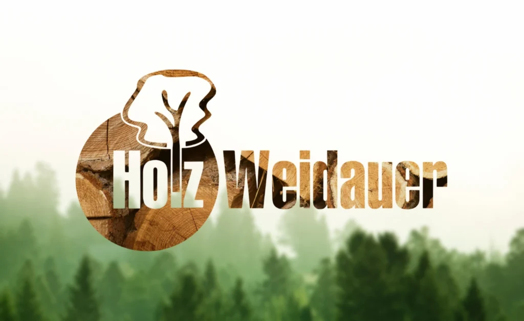 Darstellung des Holzweidauer-Logo in Holzoptik vor einem Wald für die Google Ads Case Study von Holzweidauer